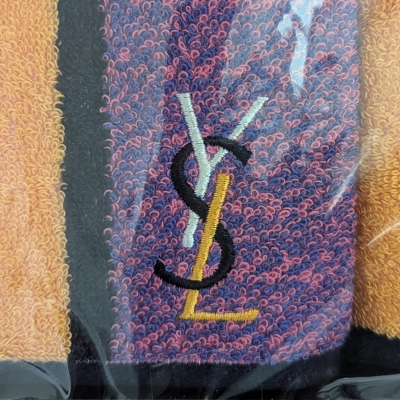 Authentic YSL Yves Saint Laurent Face and Hand Towel Set BRAND NEW IN BOX - Picture 4 of 8